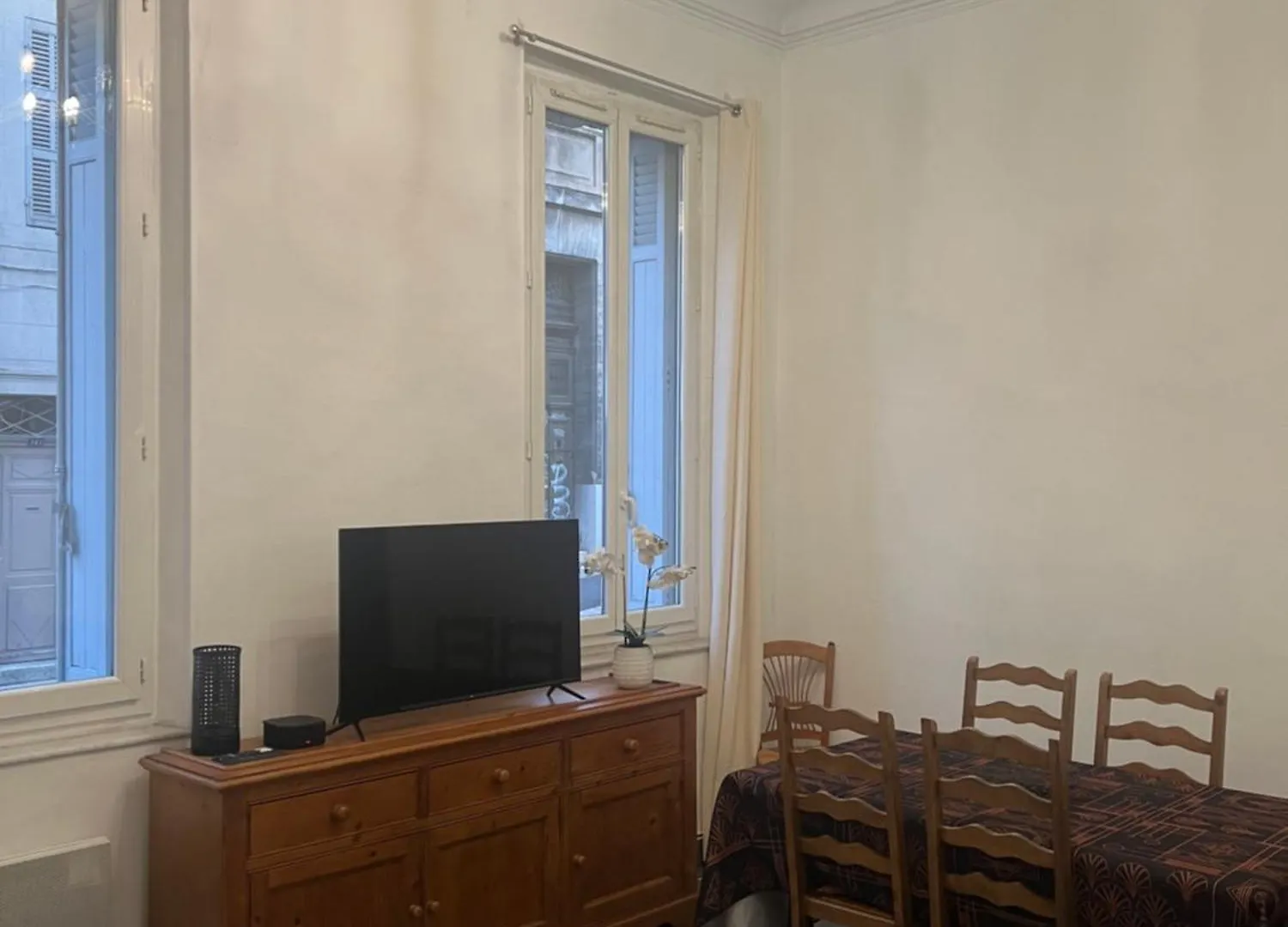 Daire Spacieux Appartement T4 Avec Cours Privee Marsilya